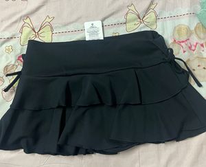 Black Ruffled mini skirt 28-30 🎀