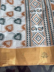 Stylish Saree with Geometric Print