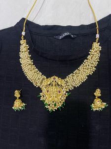 Traditional Gold Pearl Necklace & Earrings Set