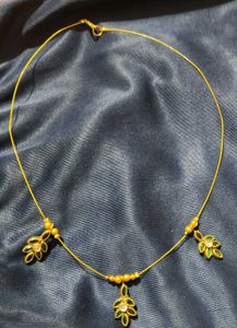 Elegant Gold Leaf Pendant Necklace