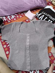 Cute Button-Up Knit Top ( i m sending freebies als
