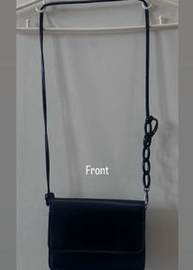 BLACK SLING BAG