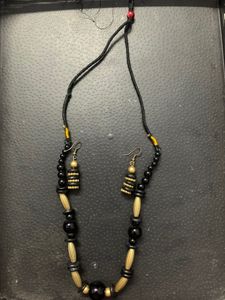 Handmade beads neckpiece with earrings