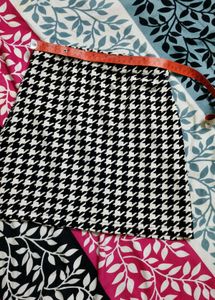 Chic Y2K Mini Skirt