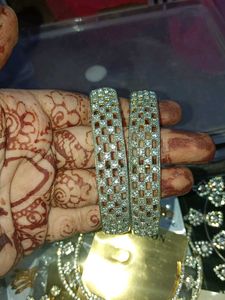 WOMEN AD BANGLES