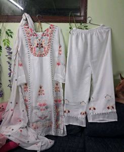 Elegant White Embroidered Kurta Set with Dupatta