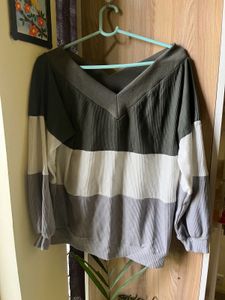 B1G1 Color Block V-Neck sweatshirt