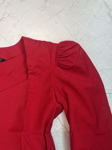 women’s red top