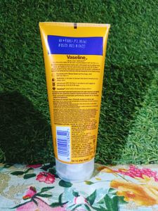 GLUTA HYA VASELINE SUNSCREEN