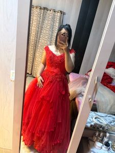Stunning Red Embellished Gown❤️🎀