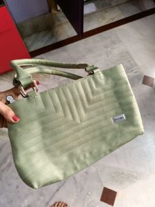 Green Handbag - Stylish and Versatile