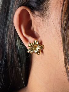 🌼Charming Gold Flower Stud Earrings🌼