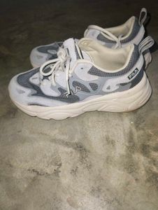 Price reduced!!!Original FILA Grey Sneake