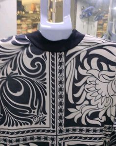 Unique Black &amp; White Printed Kurta