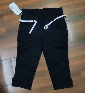 High-Waisted Black Cropped Pants with Belt