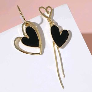 Mismatch Korean Black Heart Earrings