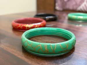 Set of 6 Colorful Bangles