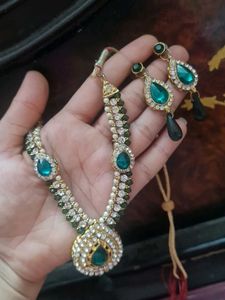 Elegant Emerald &amp; Crystal Dangle Earrings