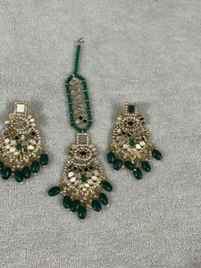 Elegant Kundan Maang Tikka &amp; Earrings Set