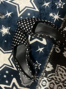 Chic Polka Dot Slingback Heels