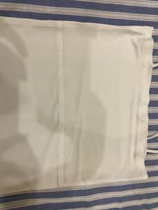 white sleeveless tank top