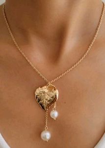 Gold Leaf Pearl Pendant Necklace