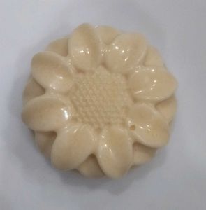 Noor Foamora Rice and Masoor dal soap