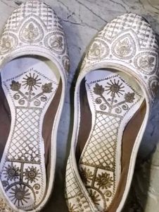 Elegant Embroidered Juttis