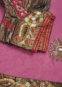 Elegant Pink Saree with Intricate Embellishments