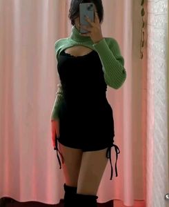 Green Cropped Turtle Neck Sweater
