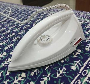 Bajaj Electric Iron 1000W
