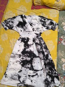 Stylish Black & White Tie-Dye Midi Dress