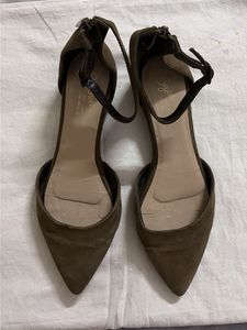 Seychelles Stylish Olive Suede Pointed Toe Heels