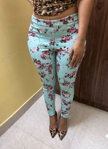 Blue Floral Print Cropped Pants