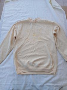 baggy sweatshirt colour yellow