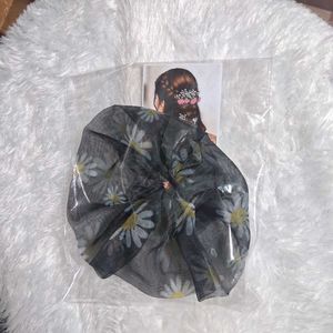 Oversized Daisy Hair Scrunchie