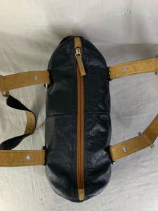 Vintage Vera Pelle Italian Barrel Shoulder Y2K bag