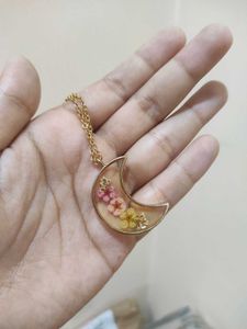 flower pendants with a chain