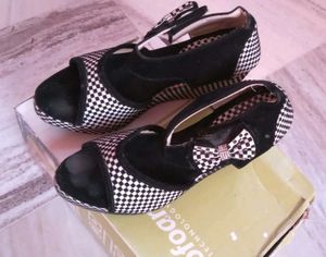 Checkered Bow Wedge Sandals