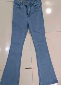 Light Wash Stretchable Flared Jeans