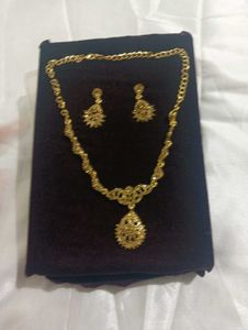 Elegant Gold-toned Jewelry Set