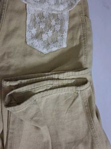 Stylish Women's Jeans with Lace Pocket Detail