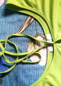 💚 Lime Green Ribbed Keyhole Top