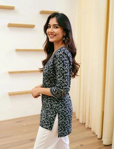 Stylish Black &amp; White Floral Kurta
