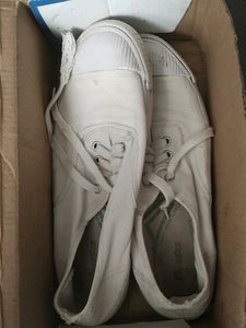 P.T white school shoes used