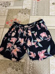 Chic Floral Print Shorts
