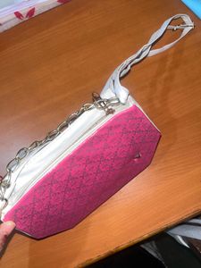Trendy Fashionable Sling Bag Of Medium Size