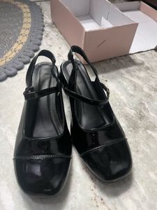 Black mary jane heels