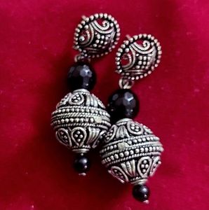 (PRICEDROP!!) Black onyx hand made neck/ear set