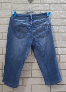 Esprit Women's Medium Wash Denim Capri